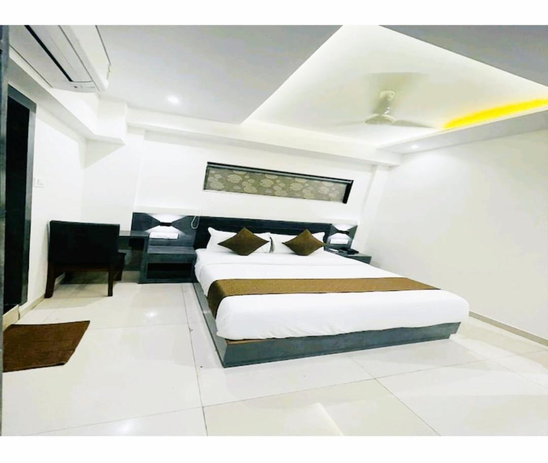 Hotel Black Burn Mumbai Exterior photo